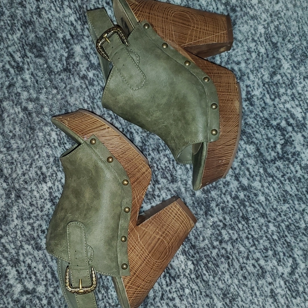 Guess heels size 9.5